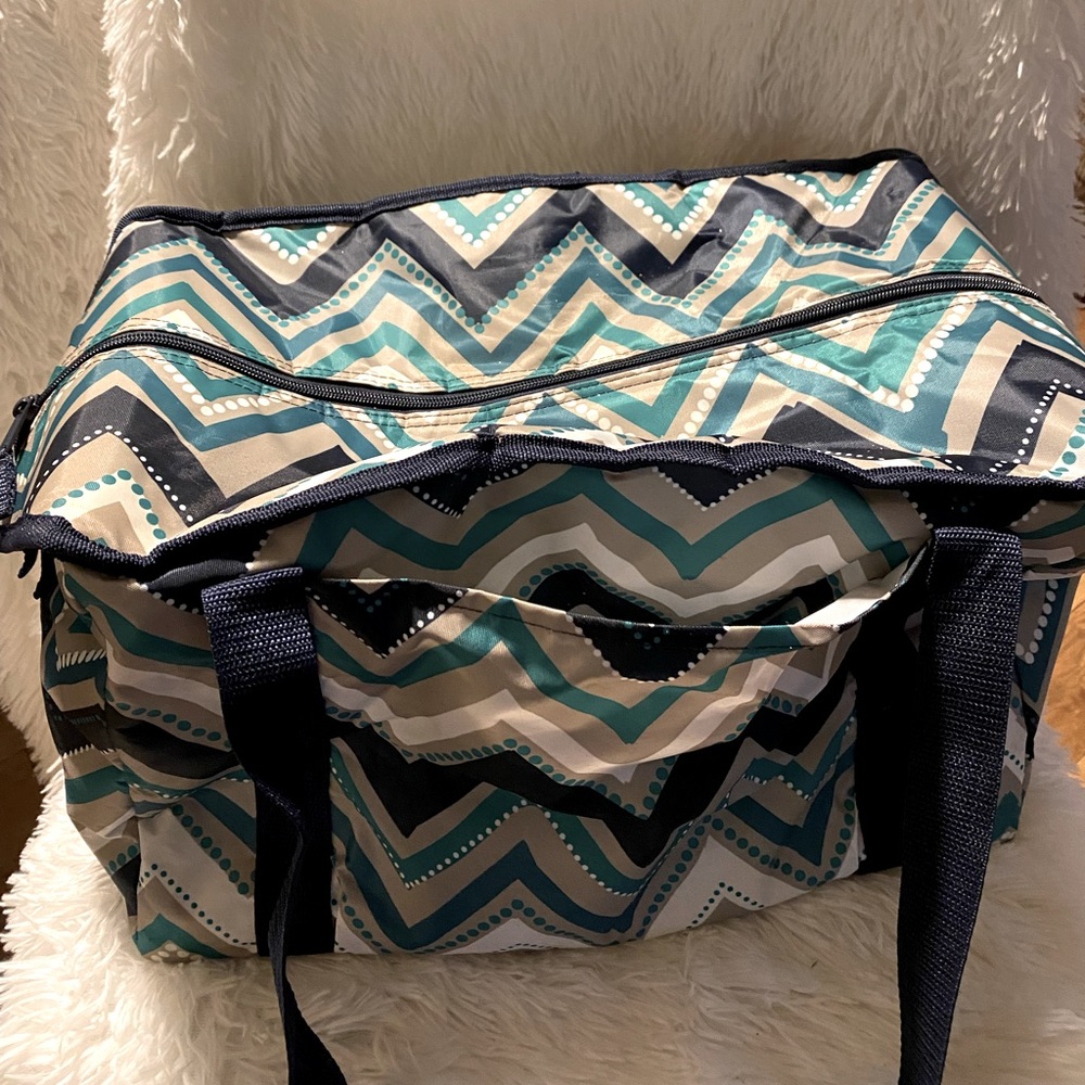 Thirty-one large thermal cooler